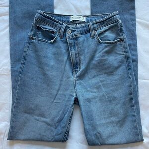 Abercrombie The 90’s slim straight Ultra High Rise